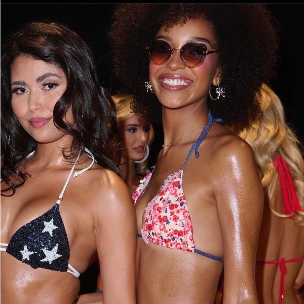 Rare Beach Bunny Swimwear Bikini Top